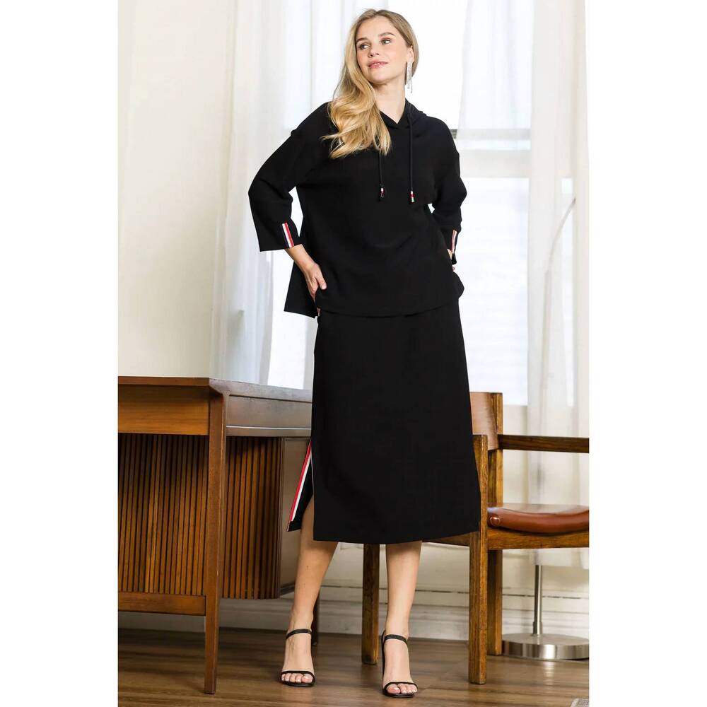 NEW JOH khloe knit crepe hoodie top with contrast stripes in black